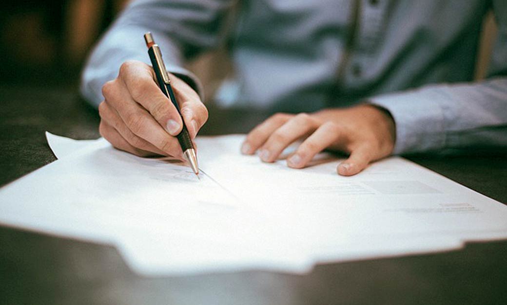 How do you file a medical malpractice suit in Maryland?